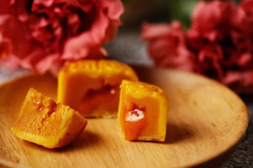 今年的月餅，不是特別圓